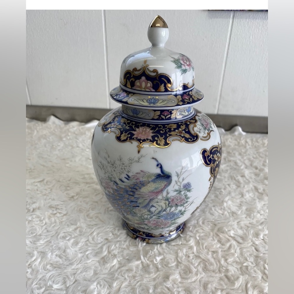 Peacock vase jar vintage